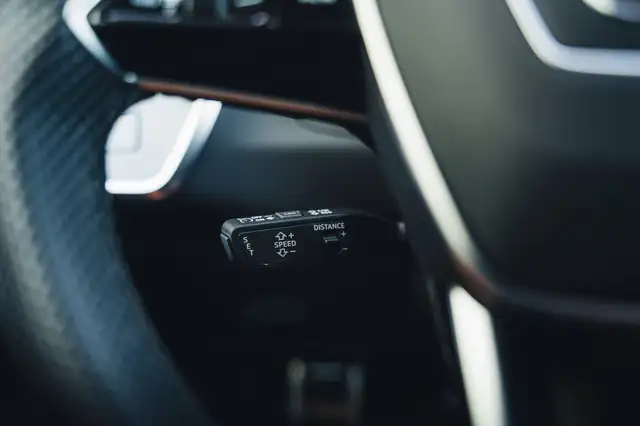 Audi RS6 Avant view 13