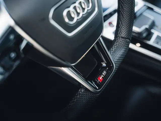 Audi RS6 Avant view 14