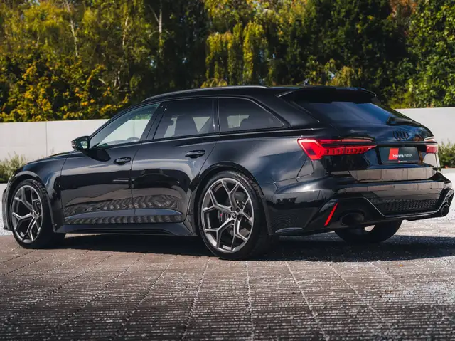 Audi RS6 Avant view 9