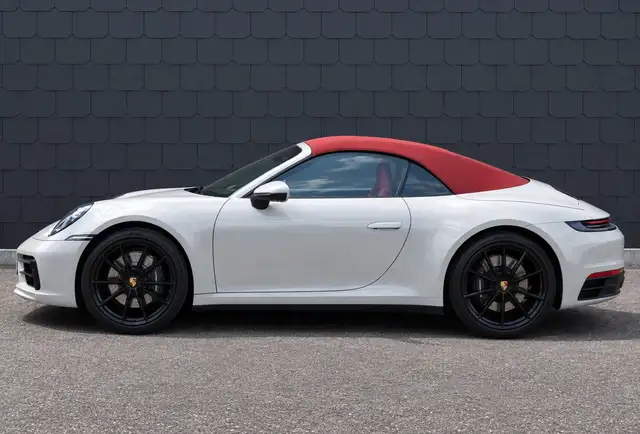 Porsche 911 view 4
