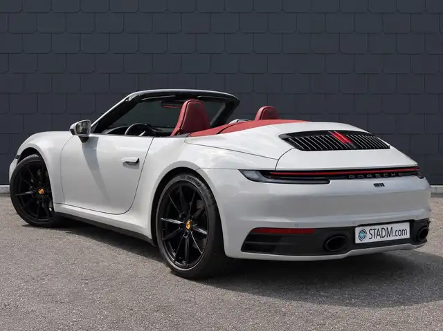 Porsche 911 view 5