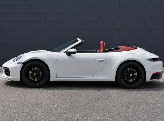 Porsche 911 view 3