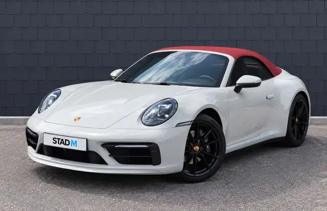 Porsche 911 view 2