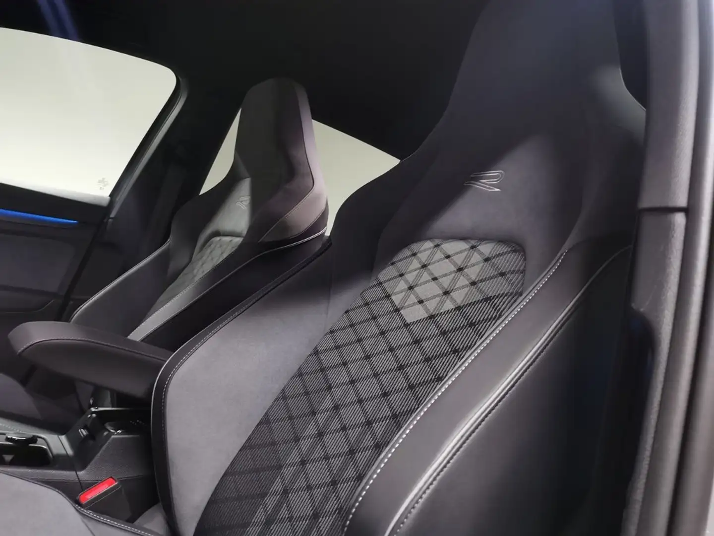 Volkswagen Golf R-Line Sport,IQ Drive Paket,Kamera,Black Paket,LED Grau - 2