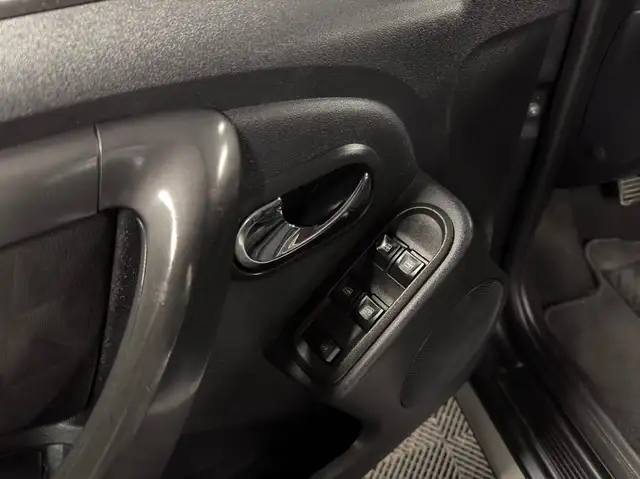 Dacia Duster view 8