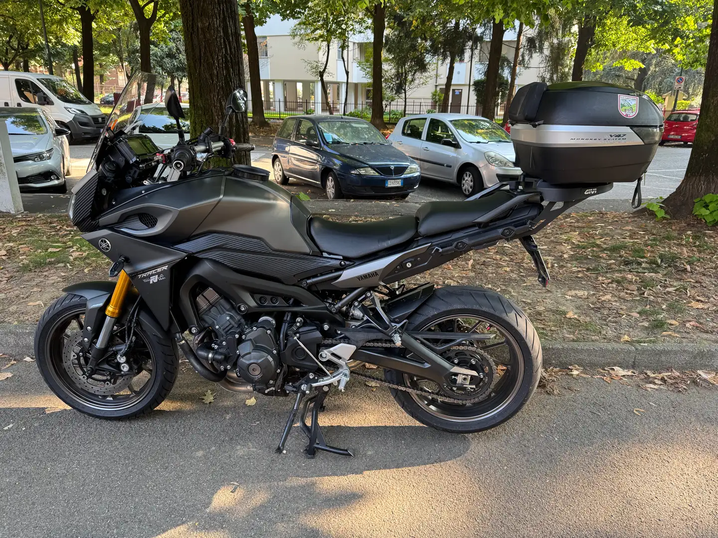 Yamaha Tracer 9 MT-09 Gris - 1