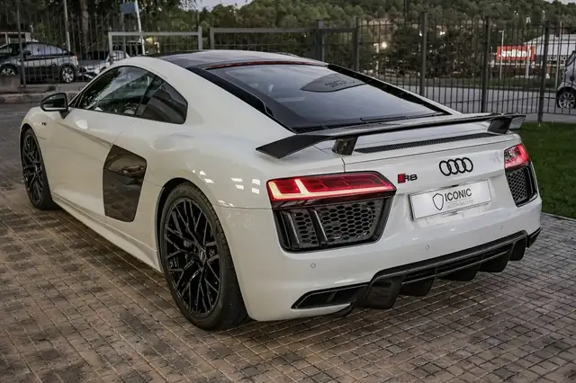 Audi R8 view 8