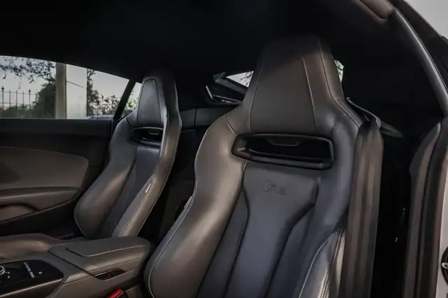 Audi R8 view 10