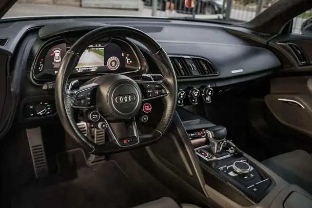 Audi R8 view 9