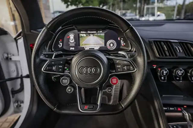 Audi R8 view 12