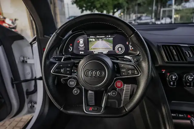 Audi R8 view 14