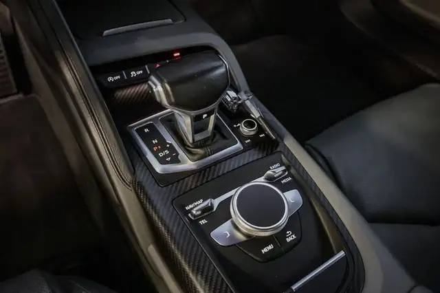 Audi R8 view 13