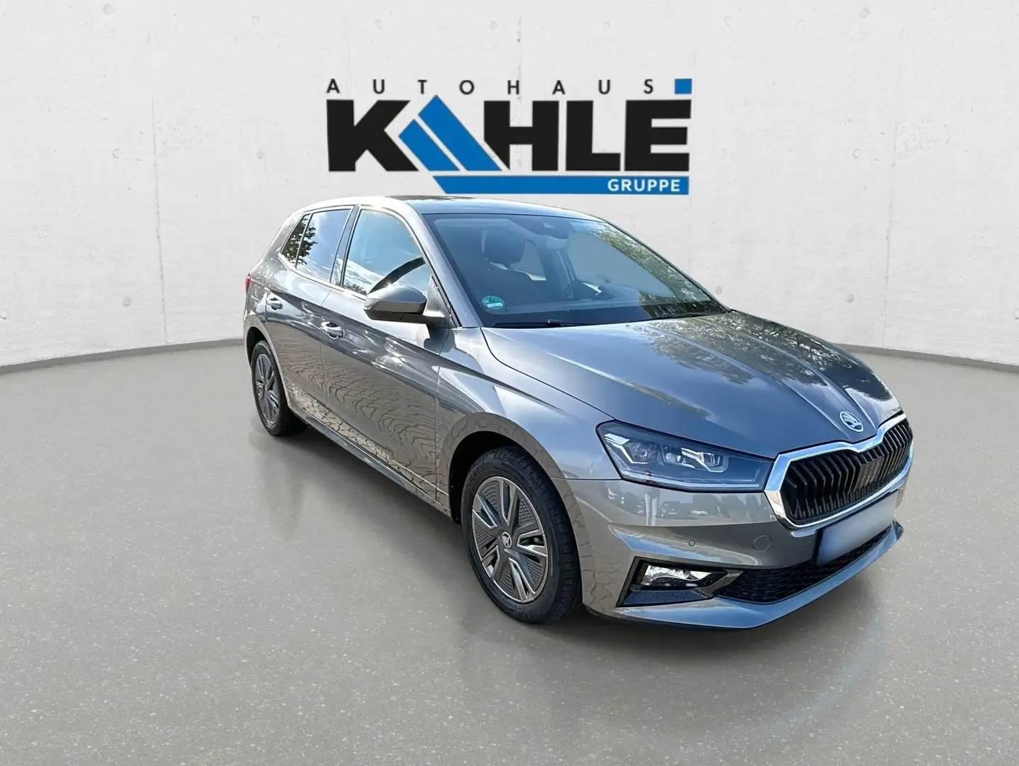 Skoda Fabia 1.0 TSI DSG Selection Navi LED ACC SHZ Klima RFK Gris - 2