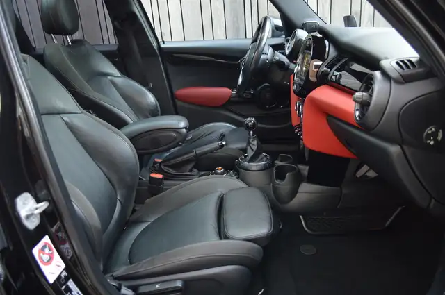 Mini Hatch view 10