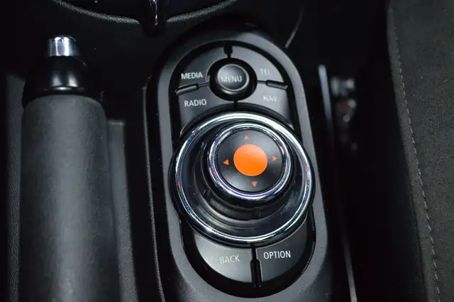 Mini Hatch view 15