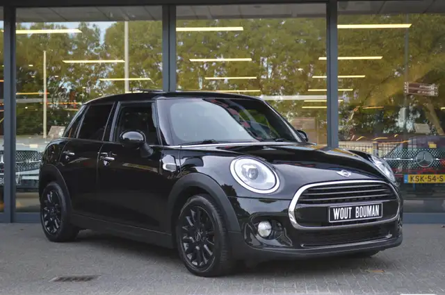 Mini Hatch view 3
