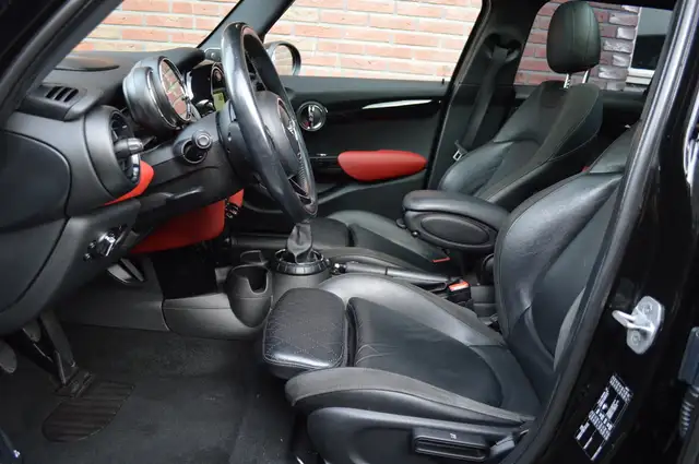 Mini Hatch view 9