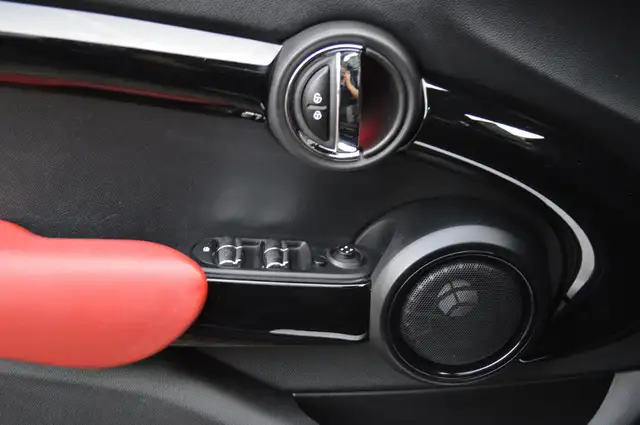 Mini Hatch view 16