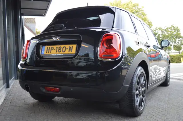 Mini Hatch view 6