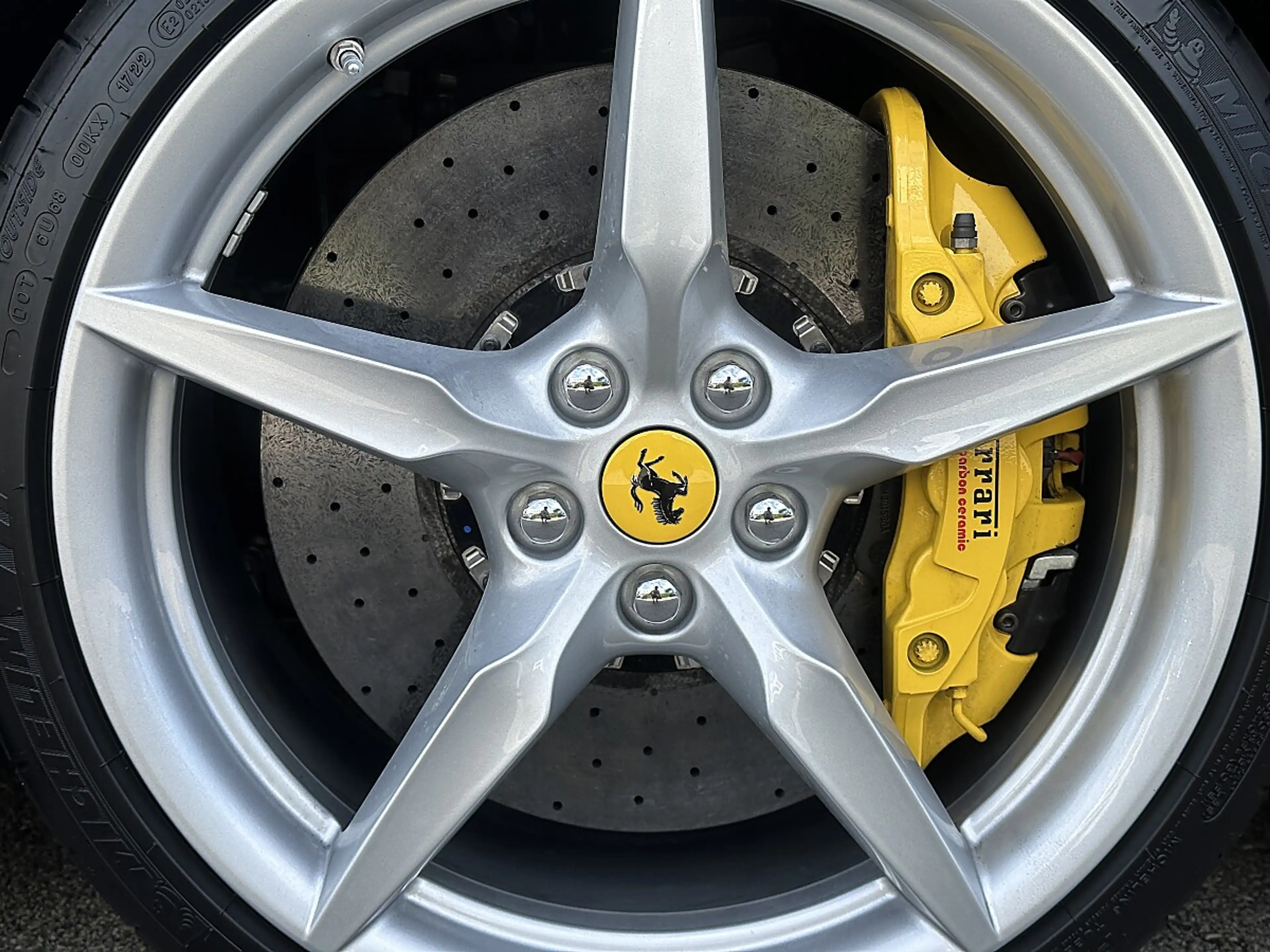Ferrari F8 Tributo / Daytona Rennsitz / Alcantara / Keramik — photo 9