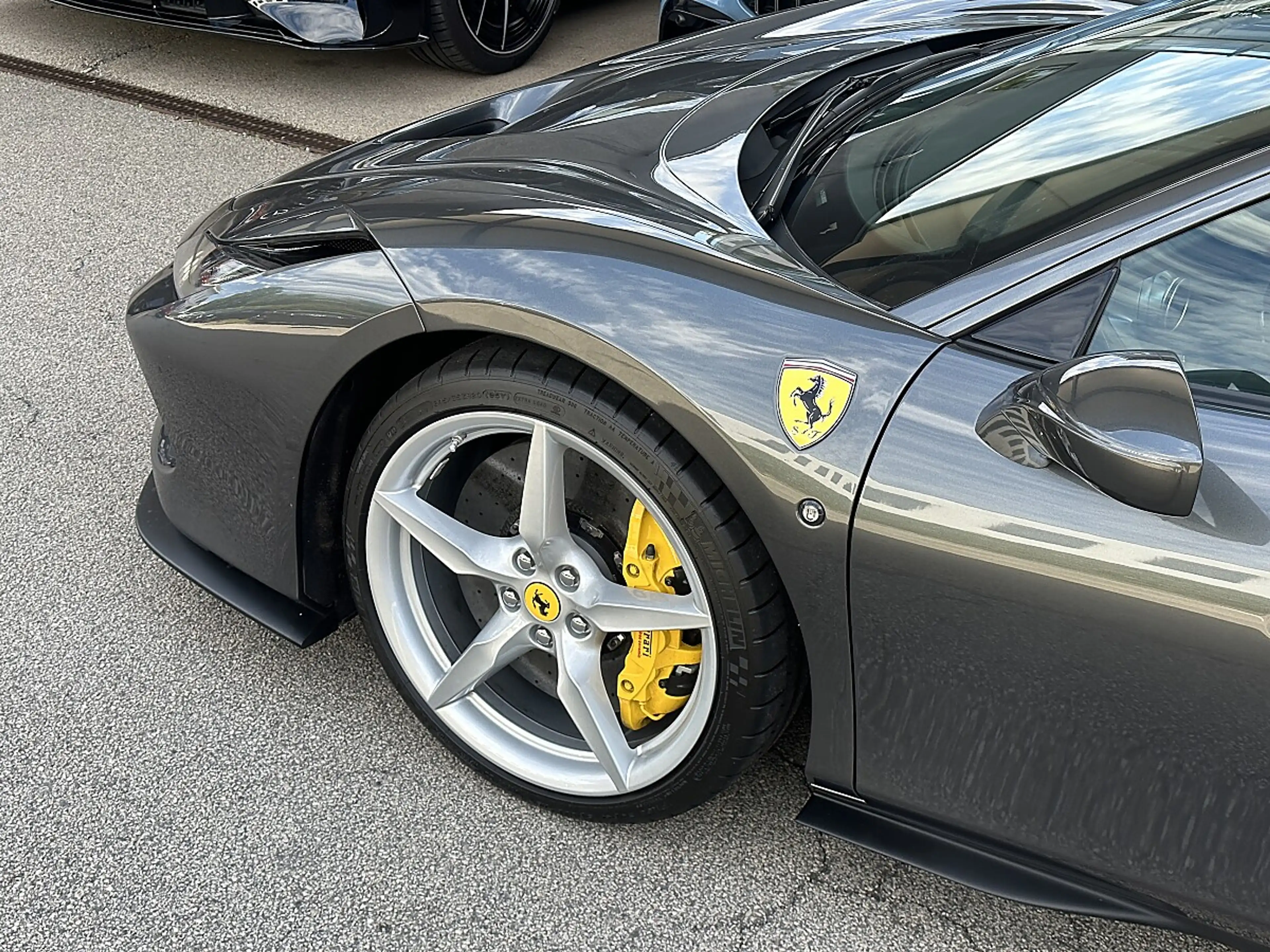 Ferrari F8 Tributo / Daytona Rennsitz / Alcantara / Keramik — photo 8