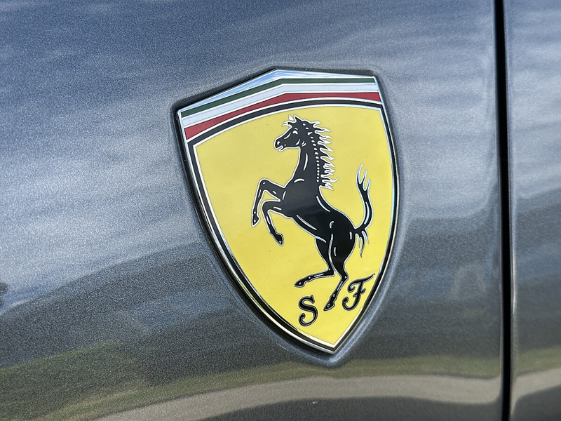 Ferrari F8 Tributo / Daytona Rennsitz / Alcantara / Keramik — photo 11