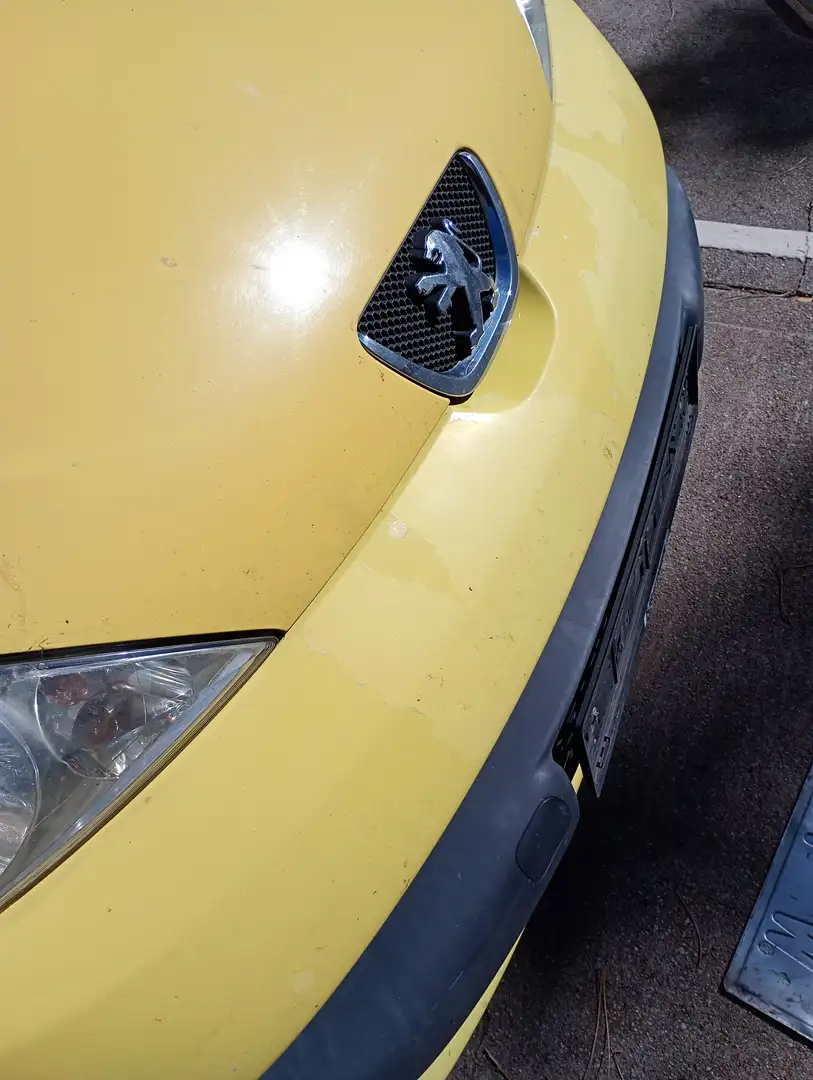 Peugeot 107 107 Urban 1,0 12V Urban Gelb - 1