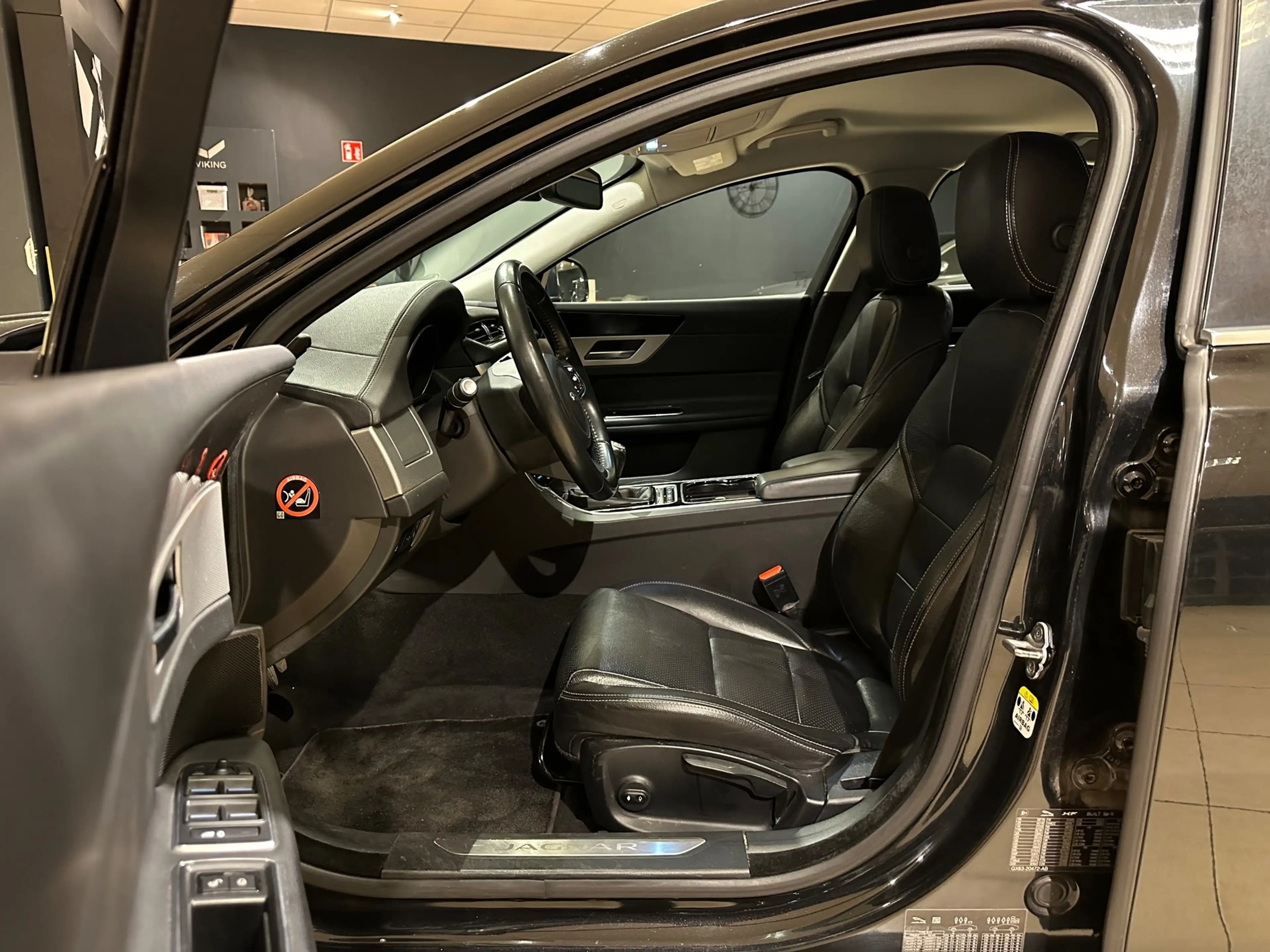 Jaguar XF 2.0d Pure|ORIG-NL|1Eig.|BTW|LEDER|CAMERA|LANE — photo 14