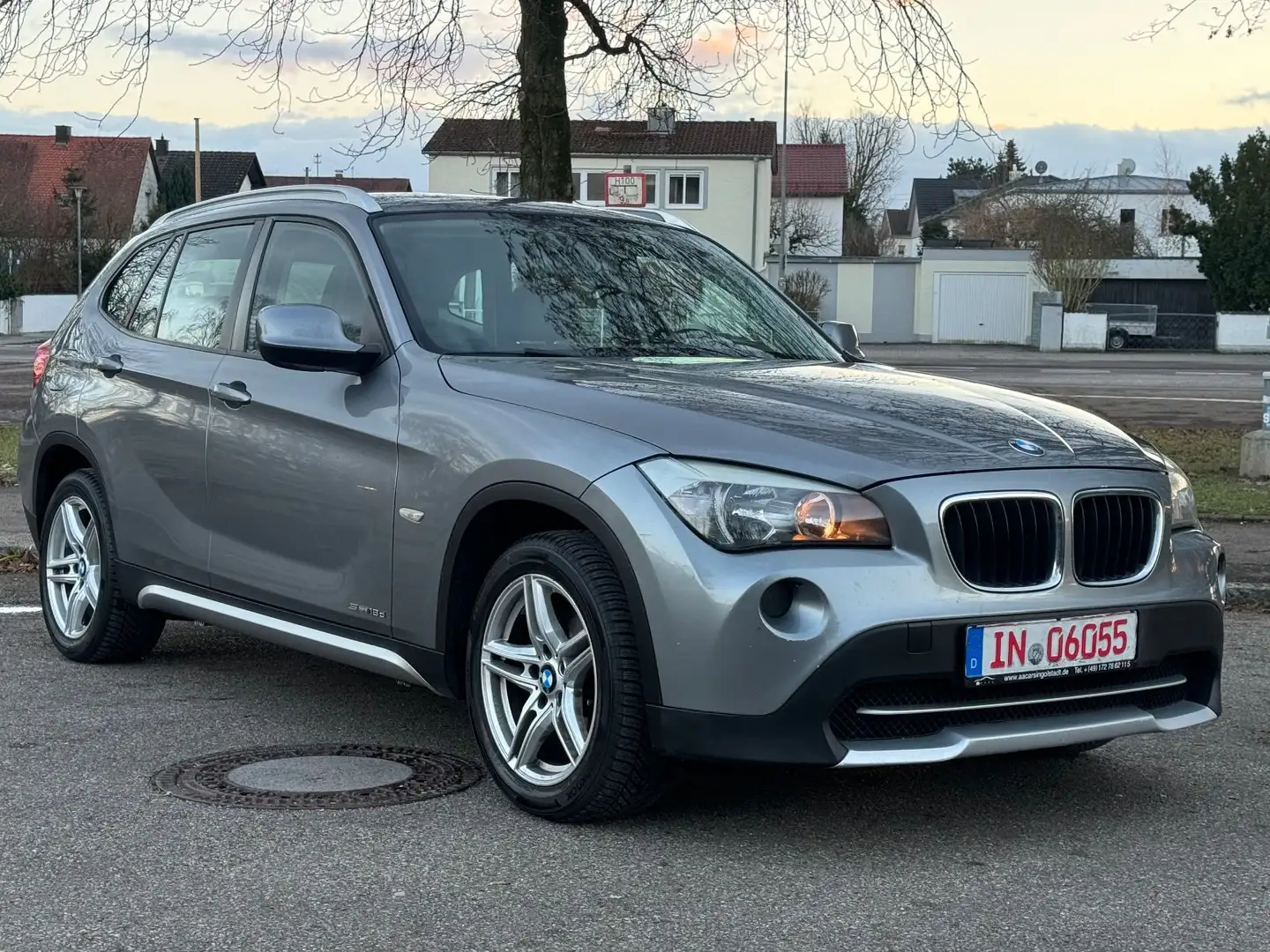 BMW X1 18 d sDrive Automatik Sitzheiz Xenon TÜV Grau - 1