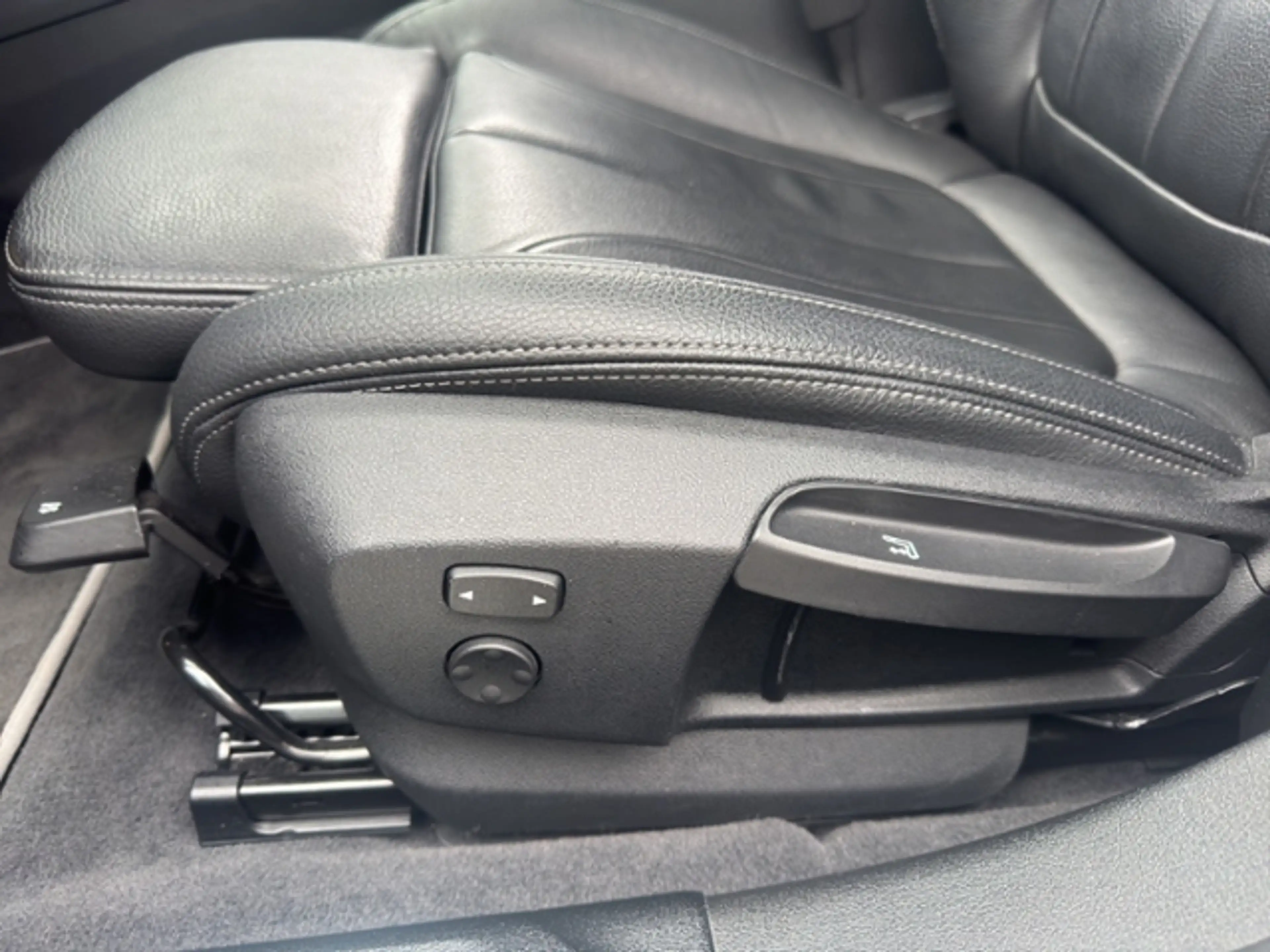 BMW 120 i Sport Line Autom. Pano Leder — photo 10