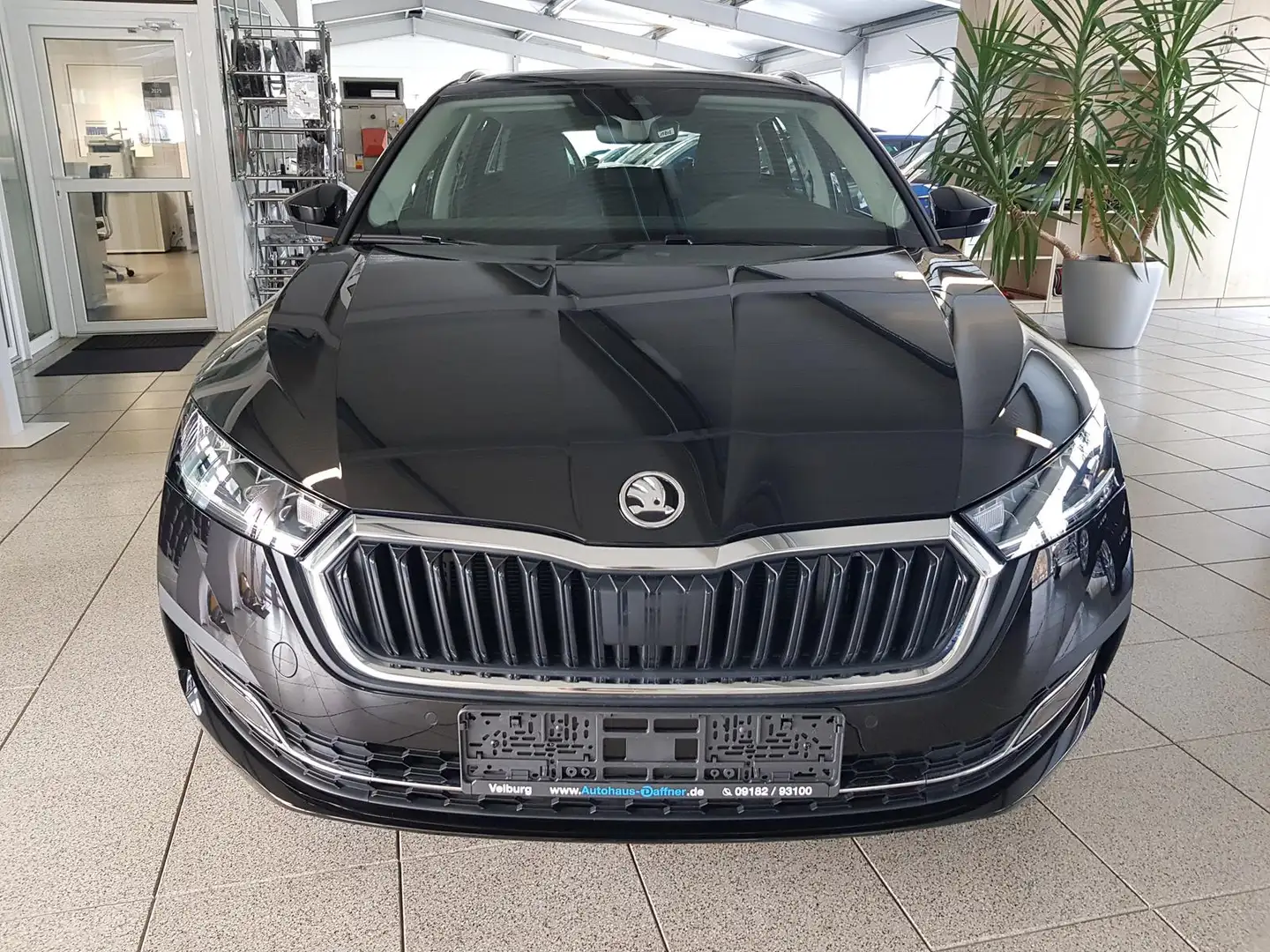 Skoda Octavia Combi TSI 4 STYLE  Sitzheiz .LED PDC hi+vo SmartLi Schwarz - 2