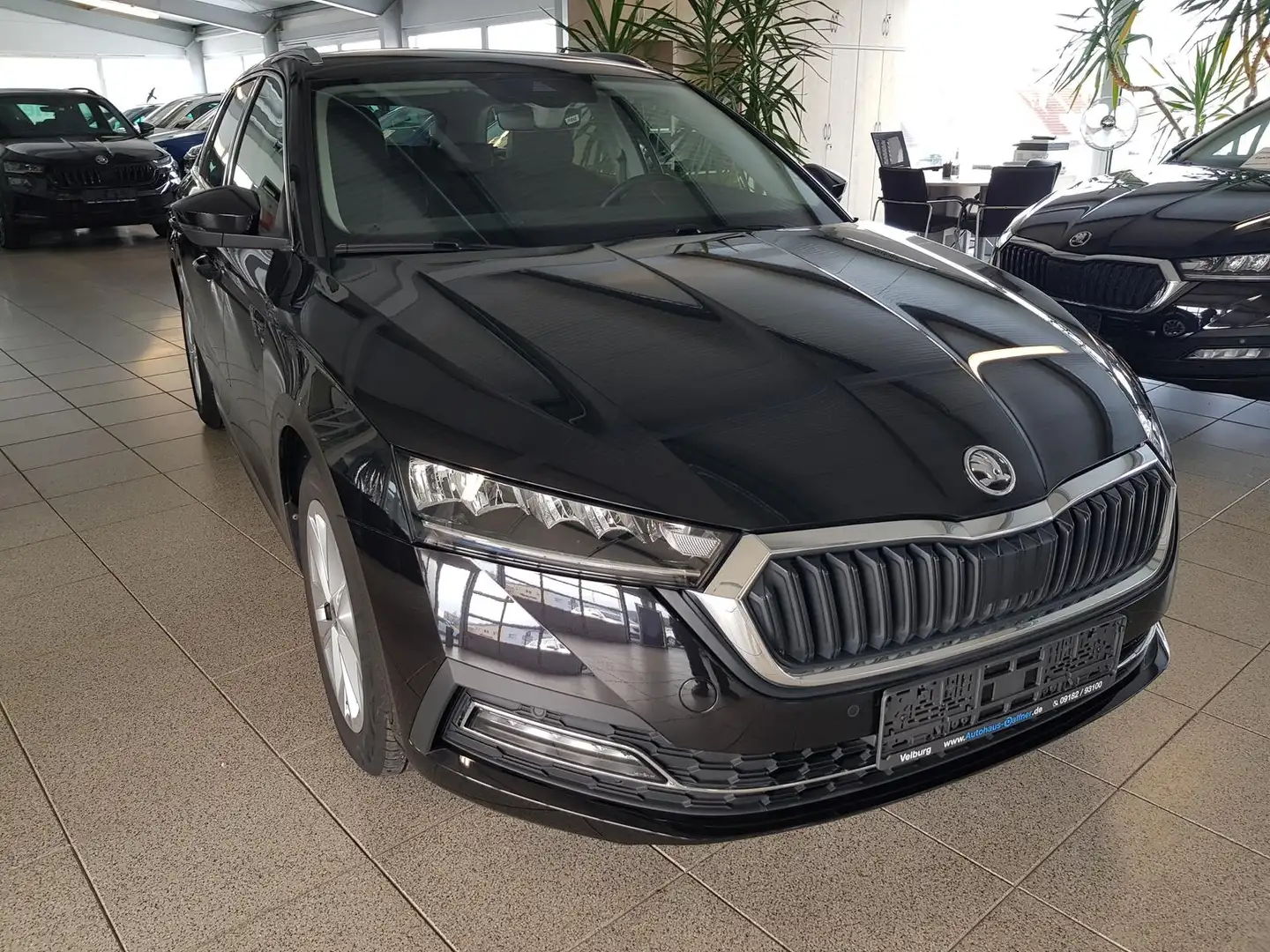 Skoda Octavia Combi TSI 4 STYLE  Sitzheiz .LED PDC hi+vo SmartLi Schwarz - 1