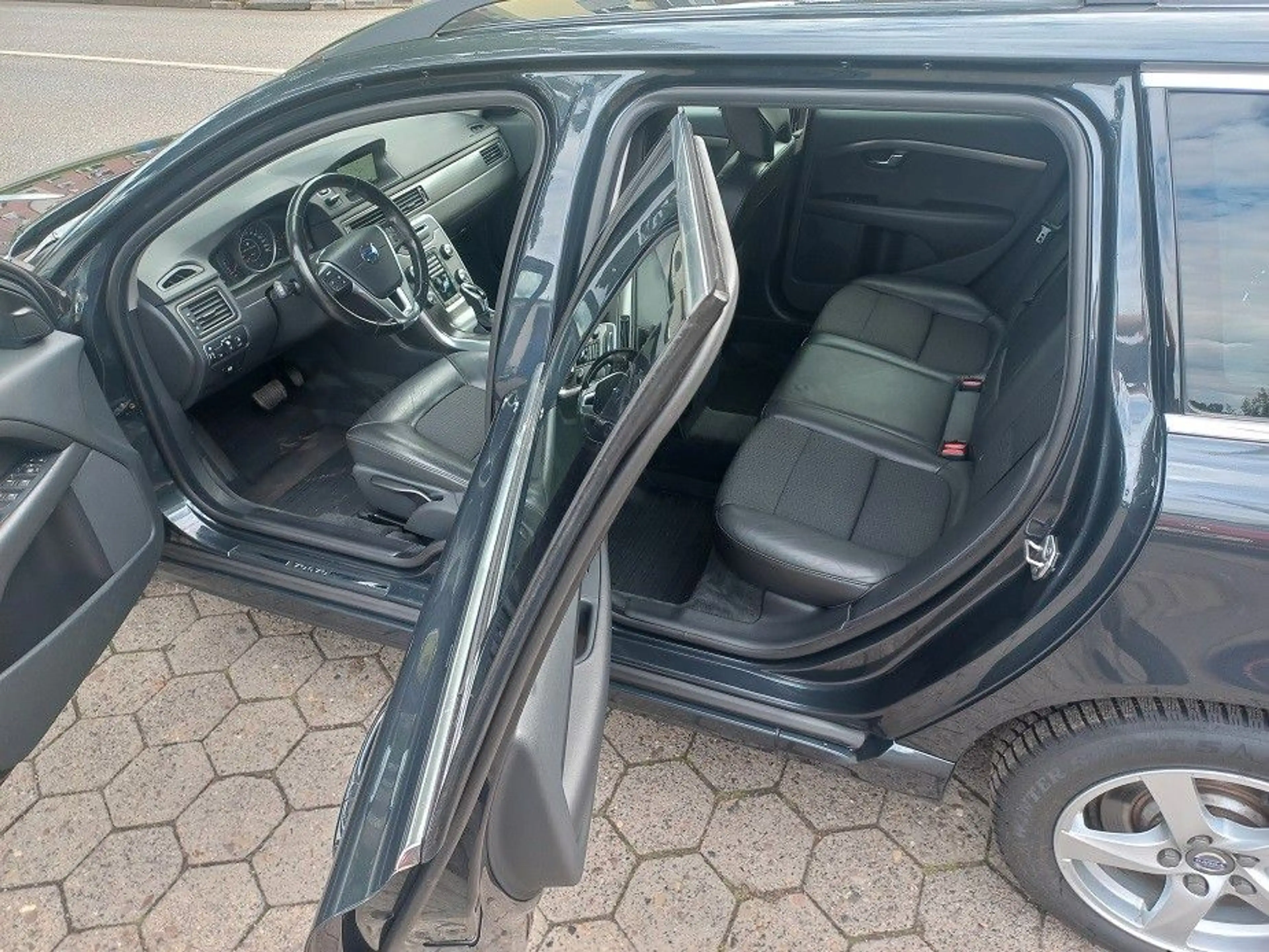 Volvo V70 2,0D Aut. Klima SHZ Navi Xenon AHK Tempo BC — photo 18