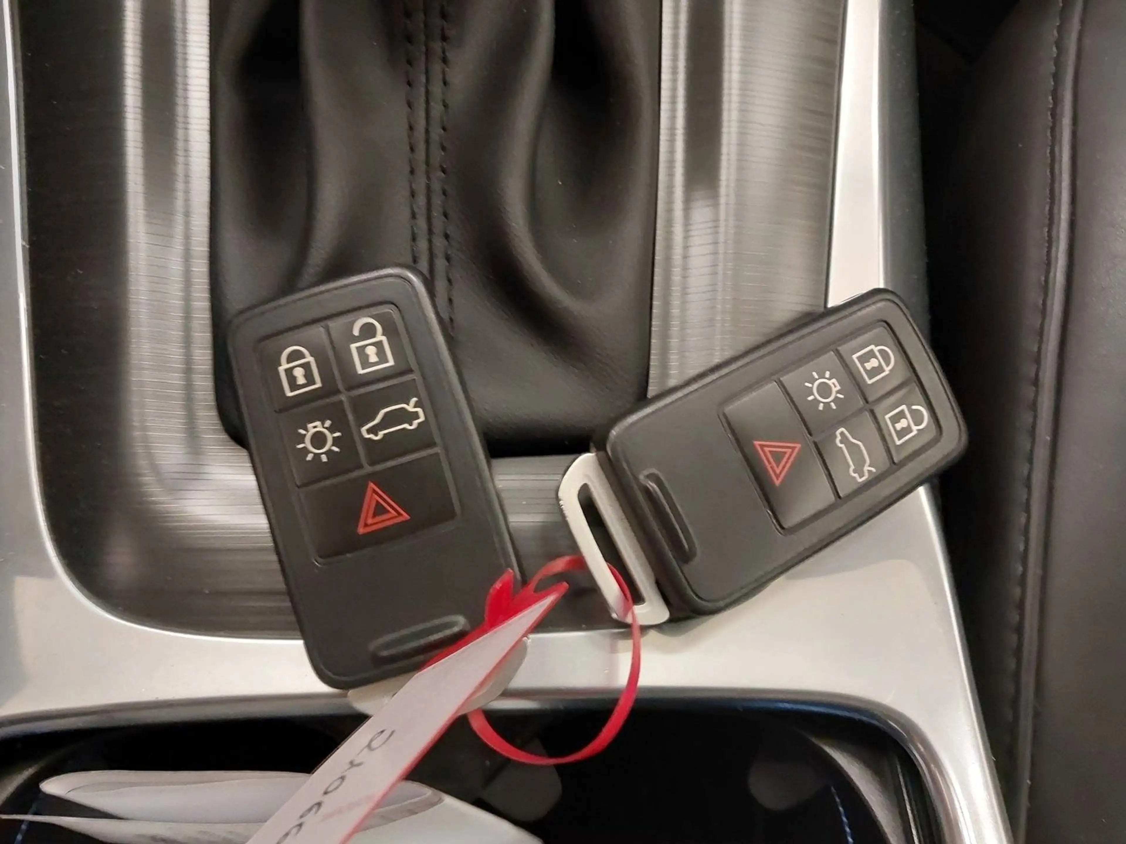 Volvo V70 2,0D Aut. Klima SHZ Navi Xenon AHK Tempo BC — photo 28