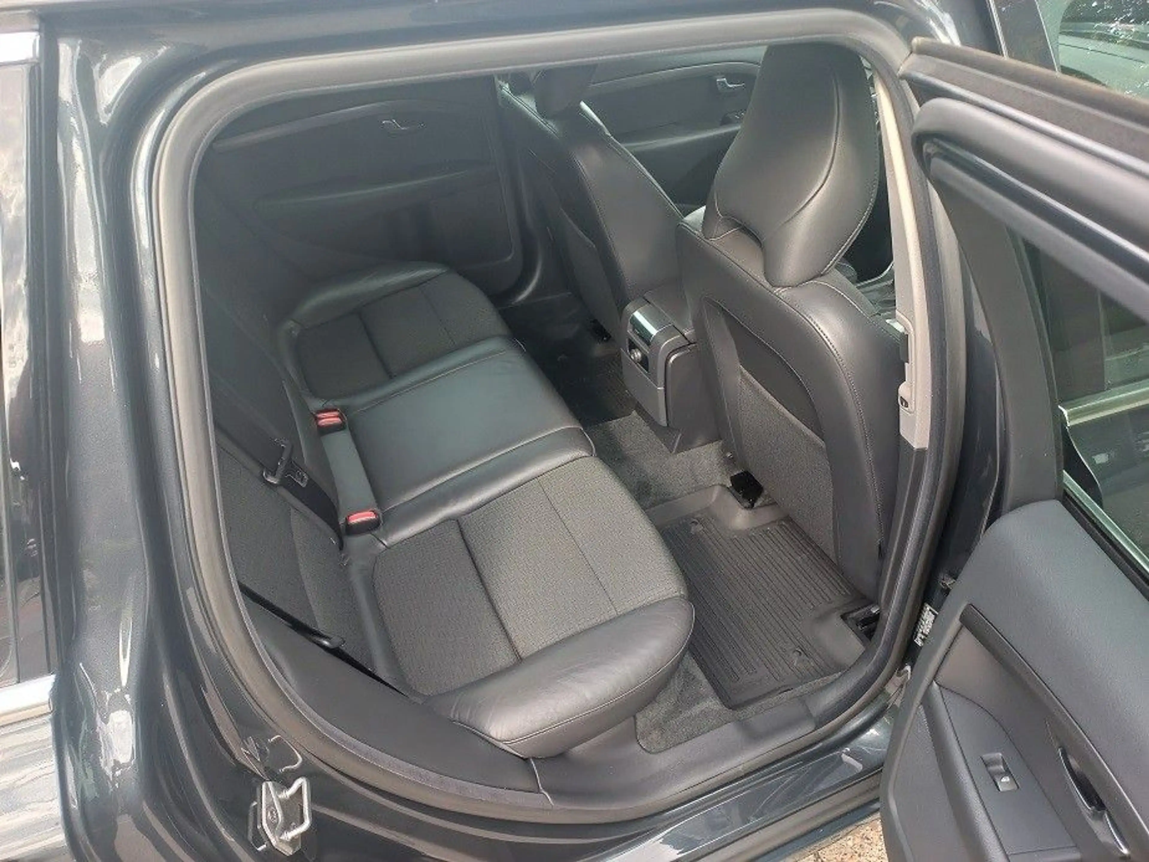 Volvo V70 2,0D Aut. Klima SHZ Navi Xenon AHK Tempo BC — photo 13