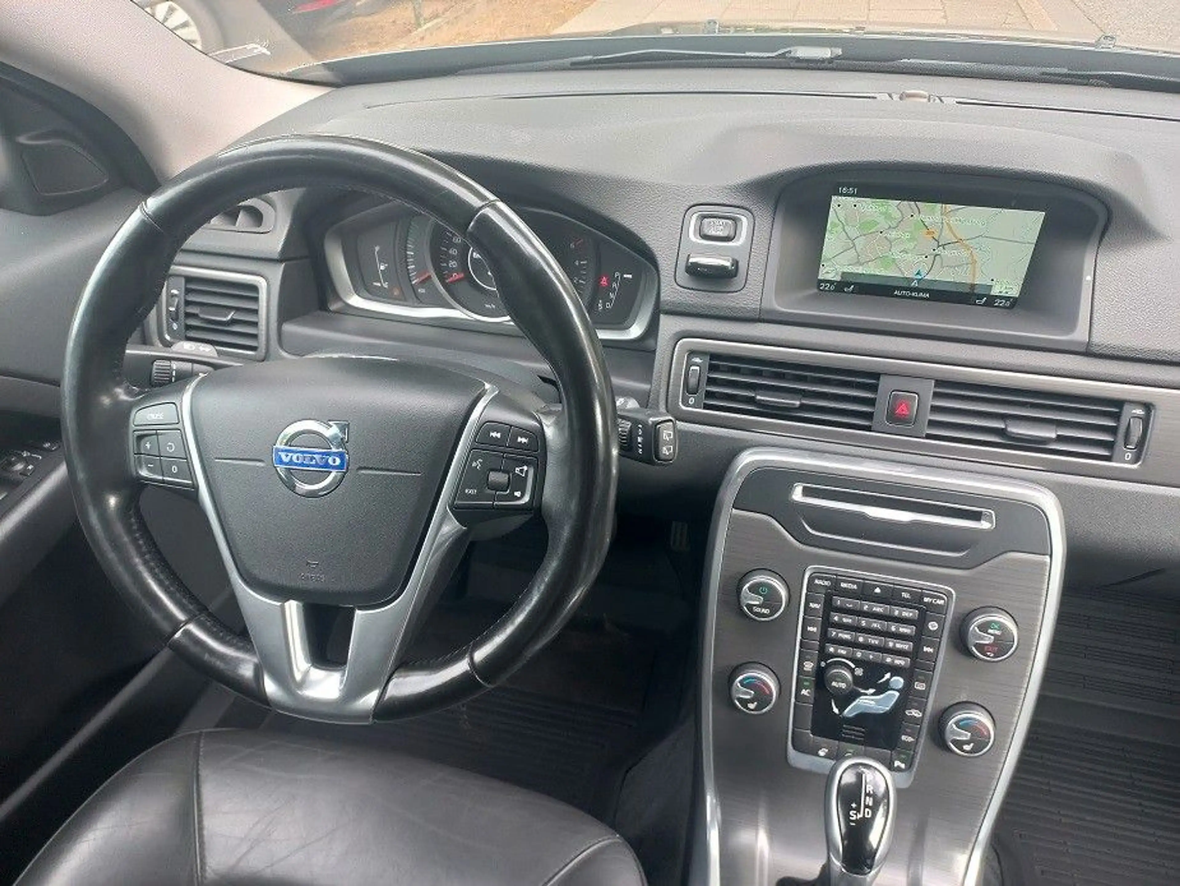 Volvo V70 2,0D Aut. Klima SHZ Navi Xenon AHK Tempo BC — photo 22
