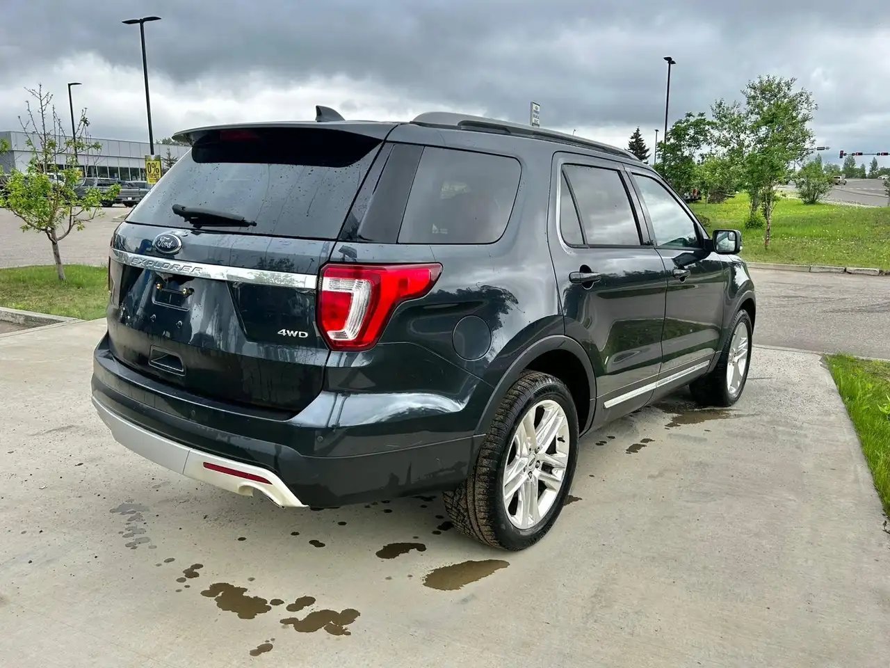 Ford Explorer photo Ford Explorer