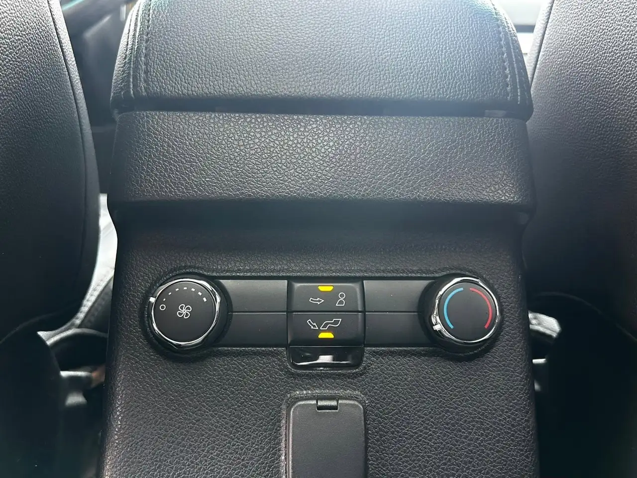 Ford Explorer photo Ford Explorer