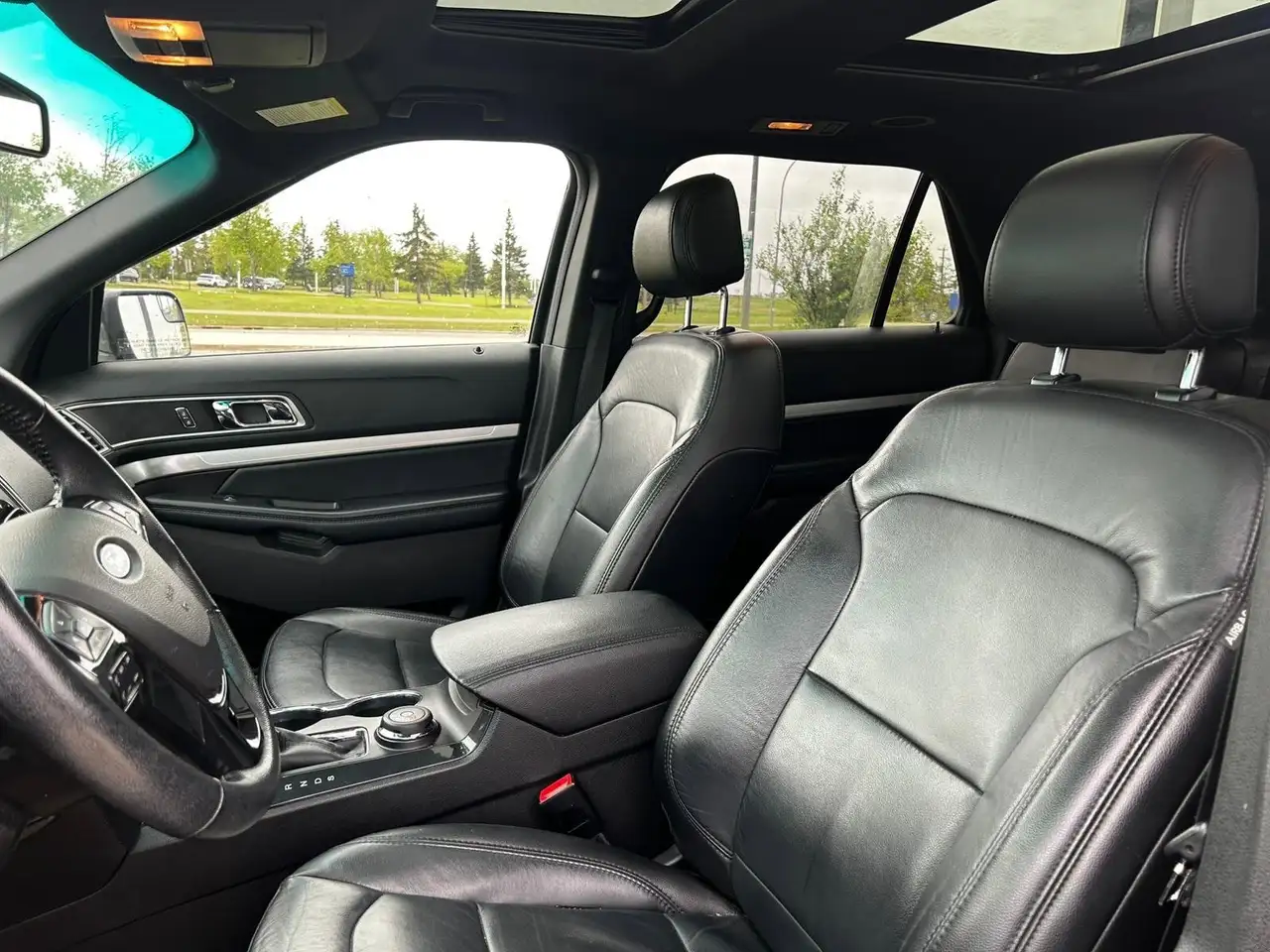 Ford Explorer photo Ford Explorer