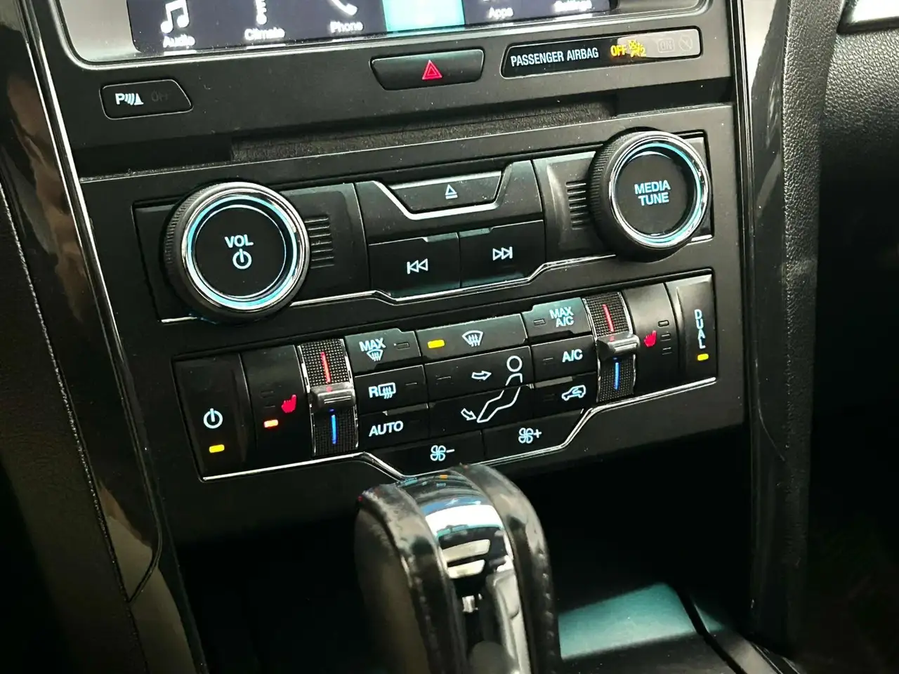 Ford Explorer photo Ford Explorer