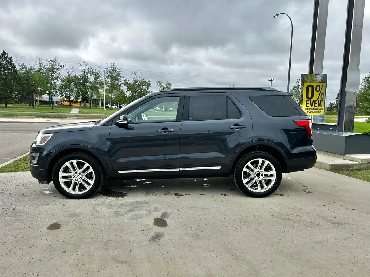 Ford Explorer photo Ford Explorer