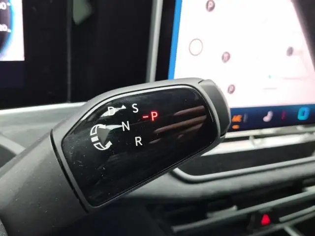 Volkswagen Passat view 11