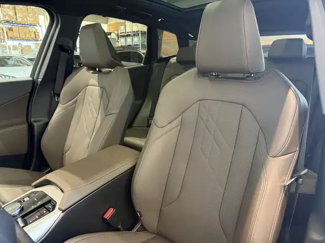 BMW X3 view 8