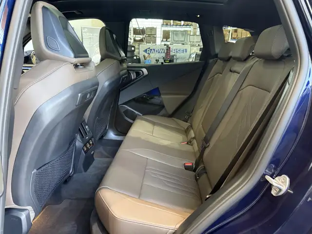 BMW X3 view 9
