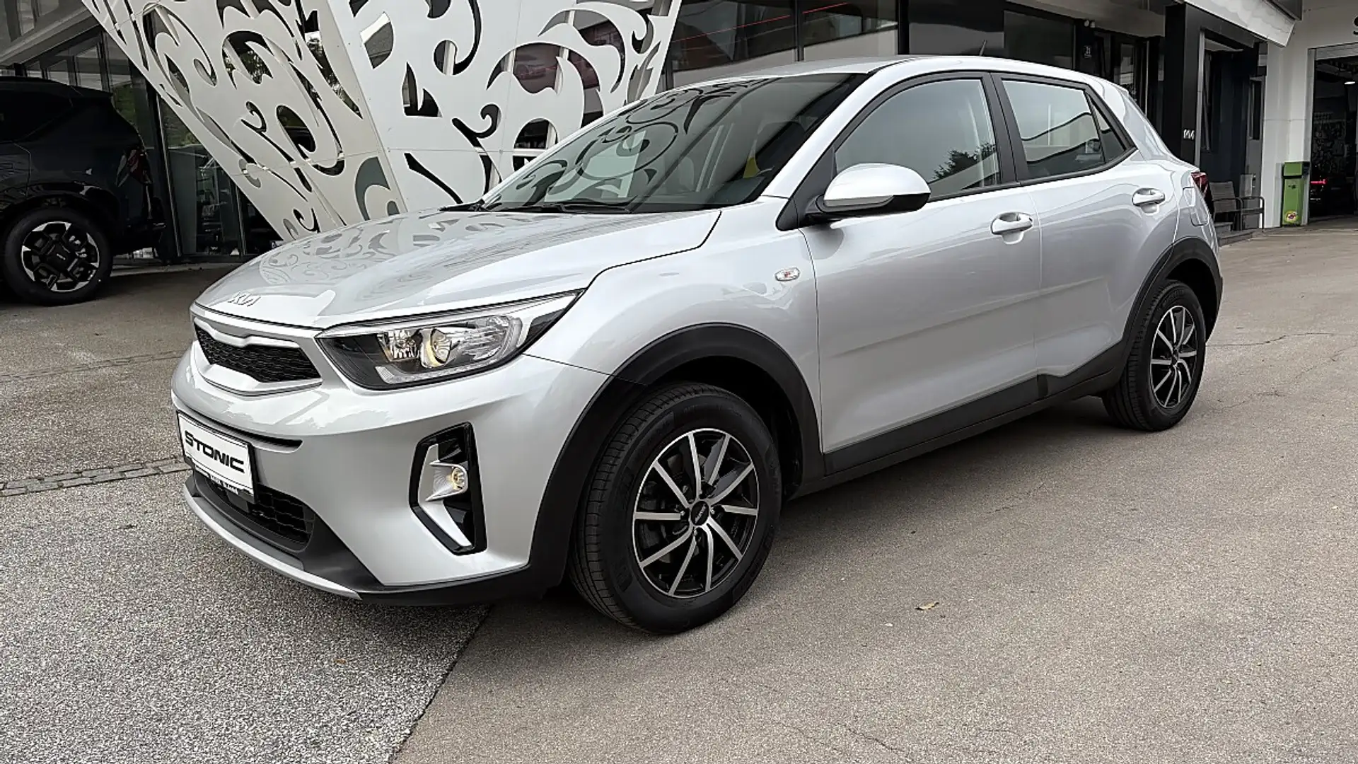Kia Stonic 1,2 DPI ISG Titan Pak Silber - 1