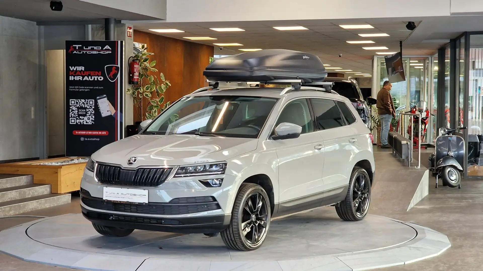 Skoda Karoq 1.6 TDI DSG *Dachbox*Navi*18Zoll* Grau - 1