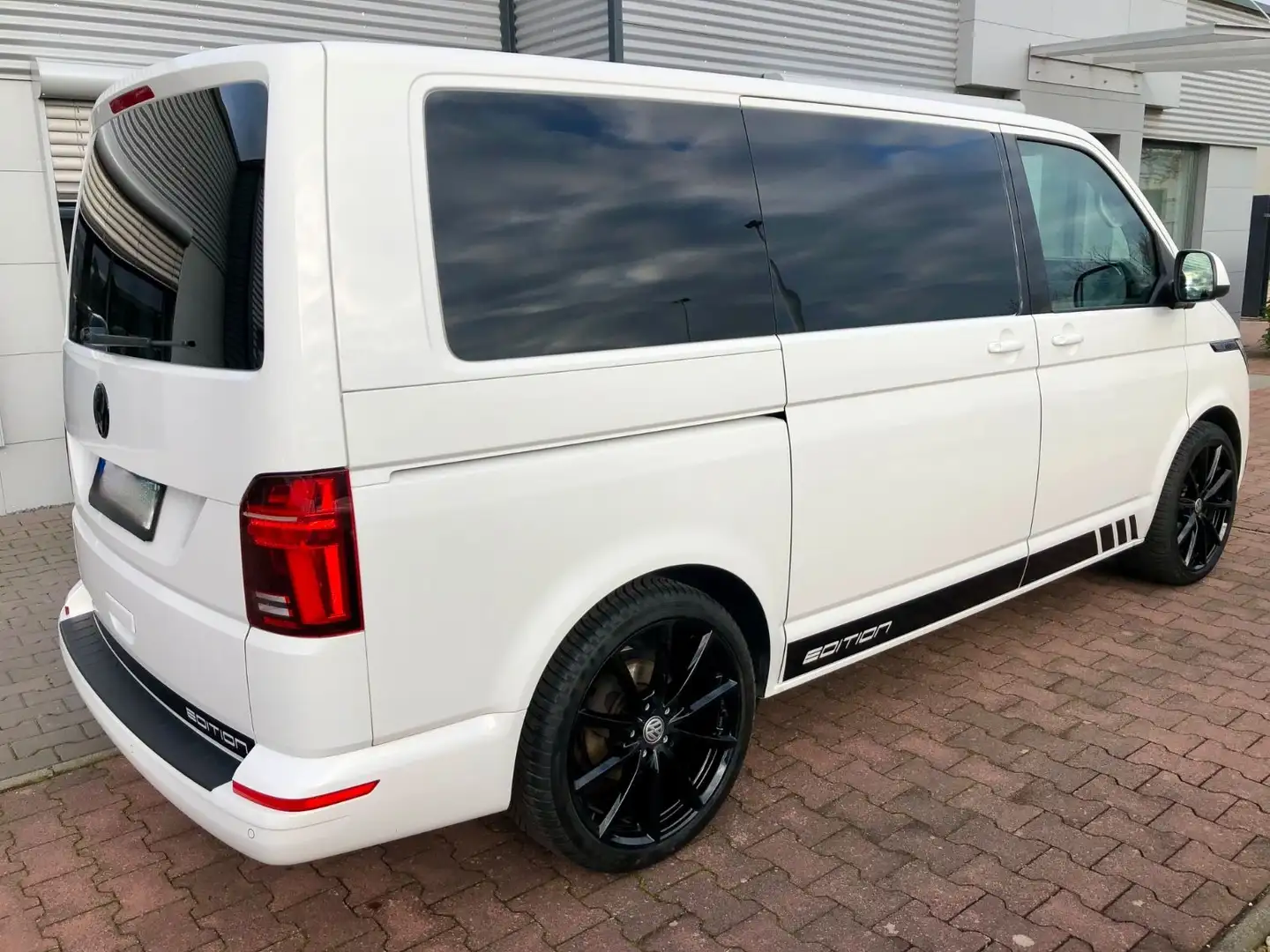 Volkswagen T6 Multivan T6.1 Multivan Bulli/ACC/AHK/20Zoll/DAB/Kamera Weiß - 2
