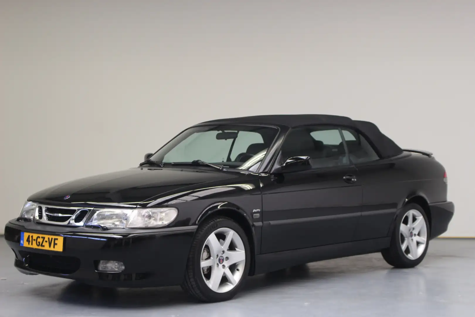 Saab 9-3 Cabrio 2.0 205pk Turbo Aero Automaat | Rijklaarpri Zwart - 2