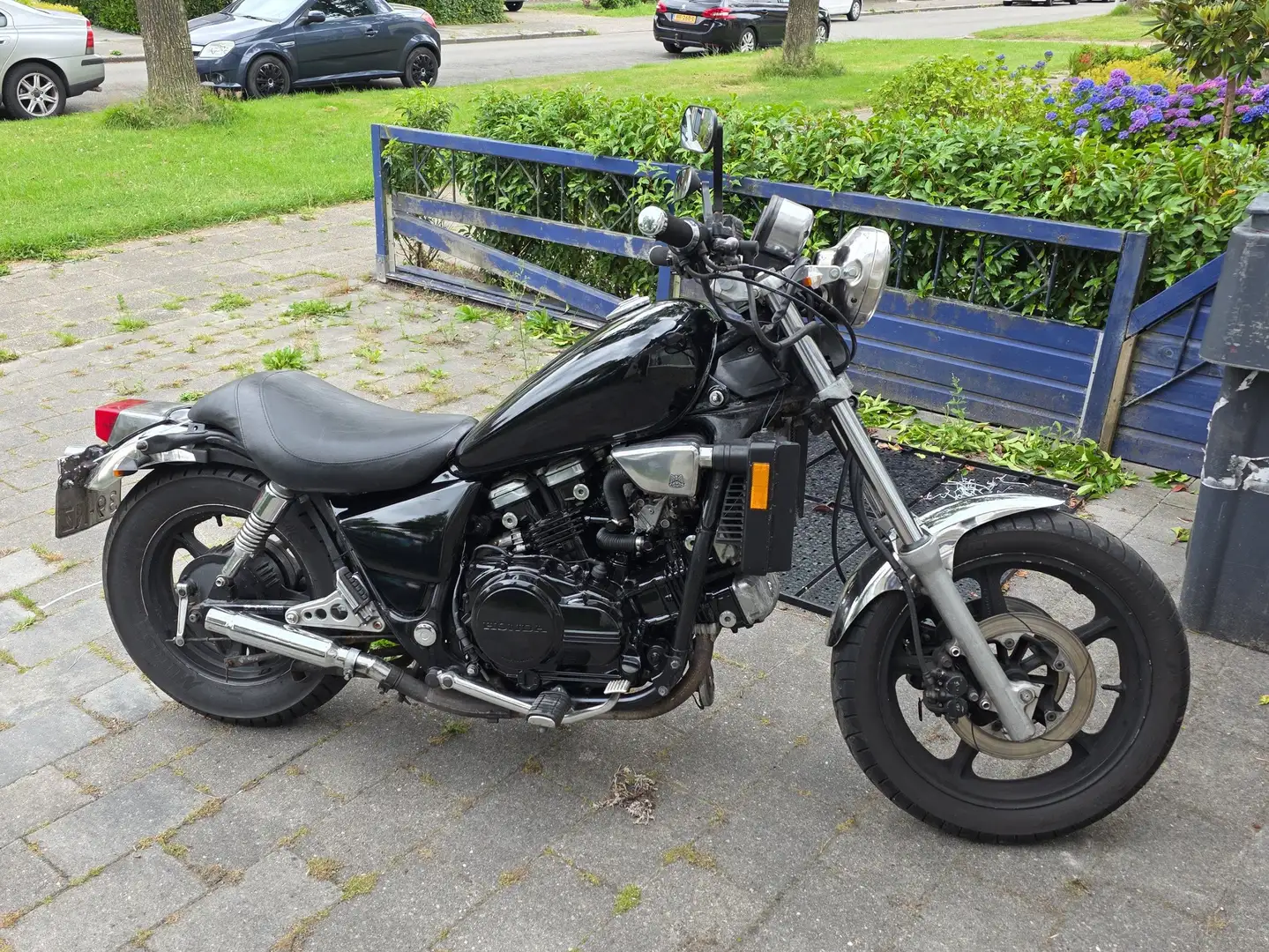 Honda VF 750 Magna Zwart - 2