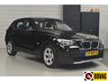 BMW X1 sDrive18i Executive // NAVI // CLIMA // CRUISE // Zwart - thumbnail 1